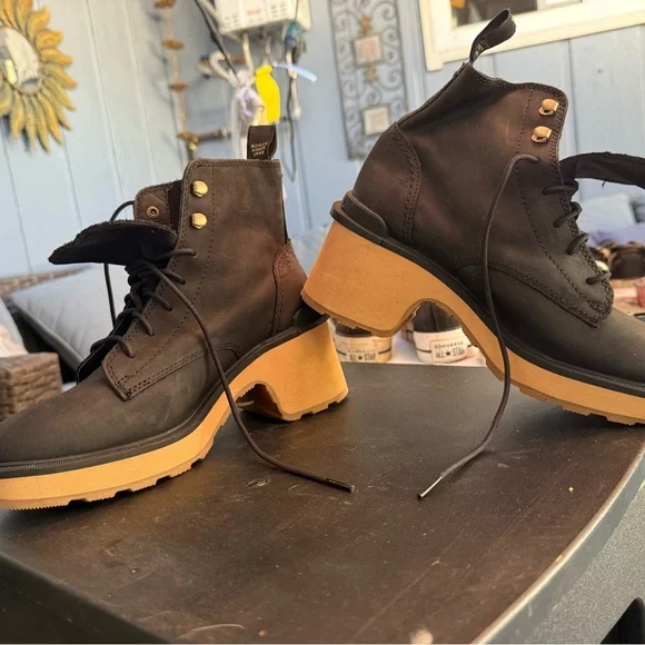 SOREL Women's Hi-Line Heel Lace Boots Black Size 7.5 - Picture 2 of 6